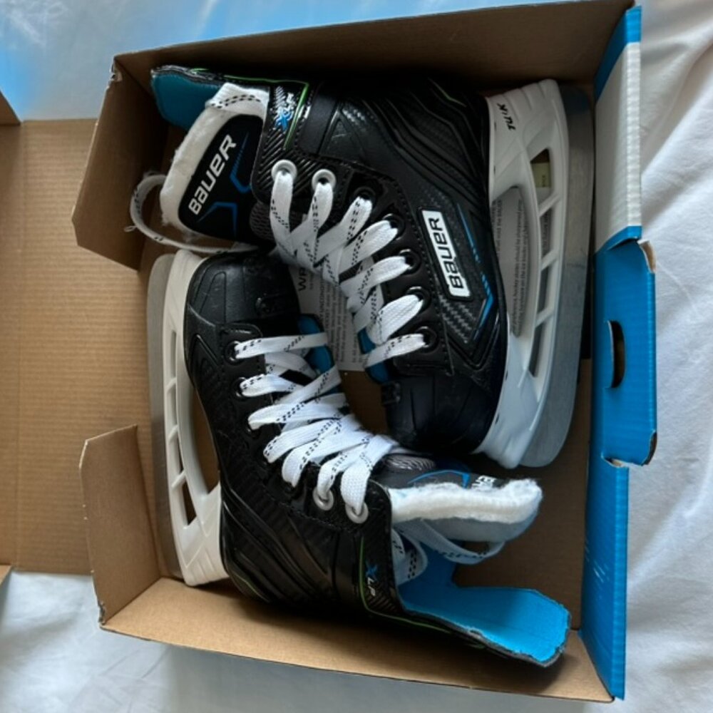 Youth Bauer -XLP Hockey Skates, size 9, Used - Picture 4 of 9